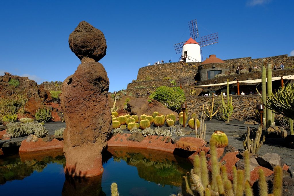 Monumente aus Lava im Kaktusgarten auf Lanzarote