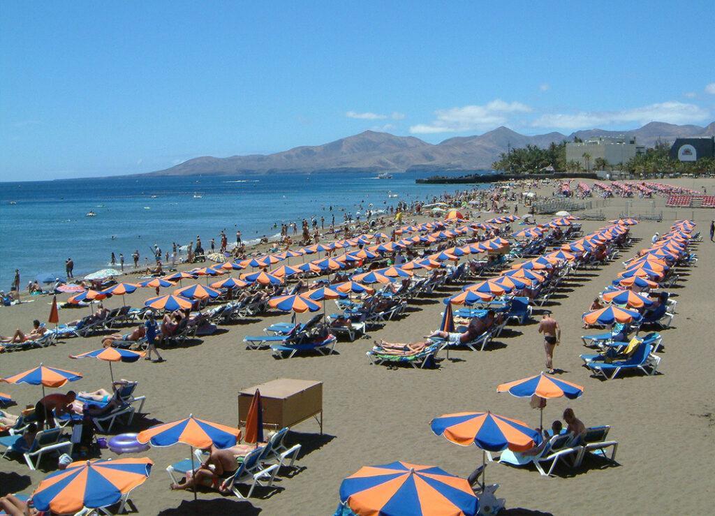 Schöne Strände: Playa Grande in Puerto del Carmen